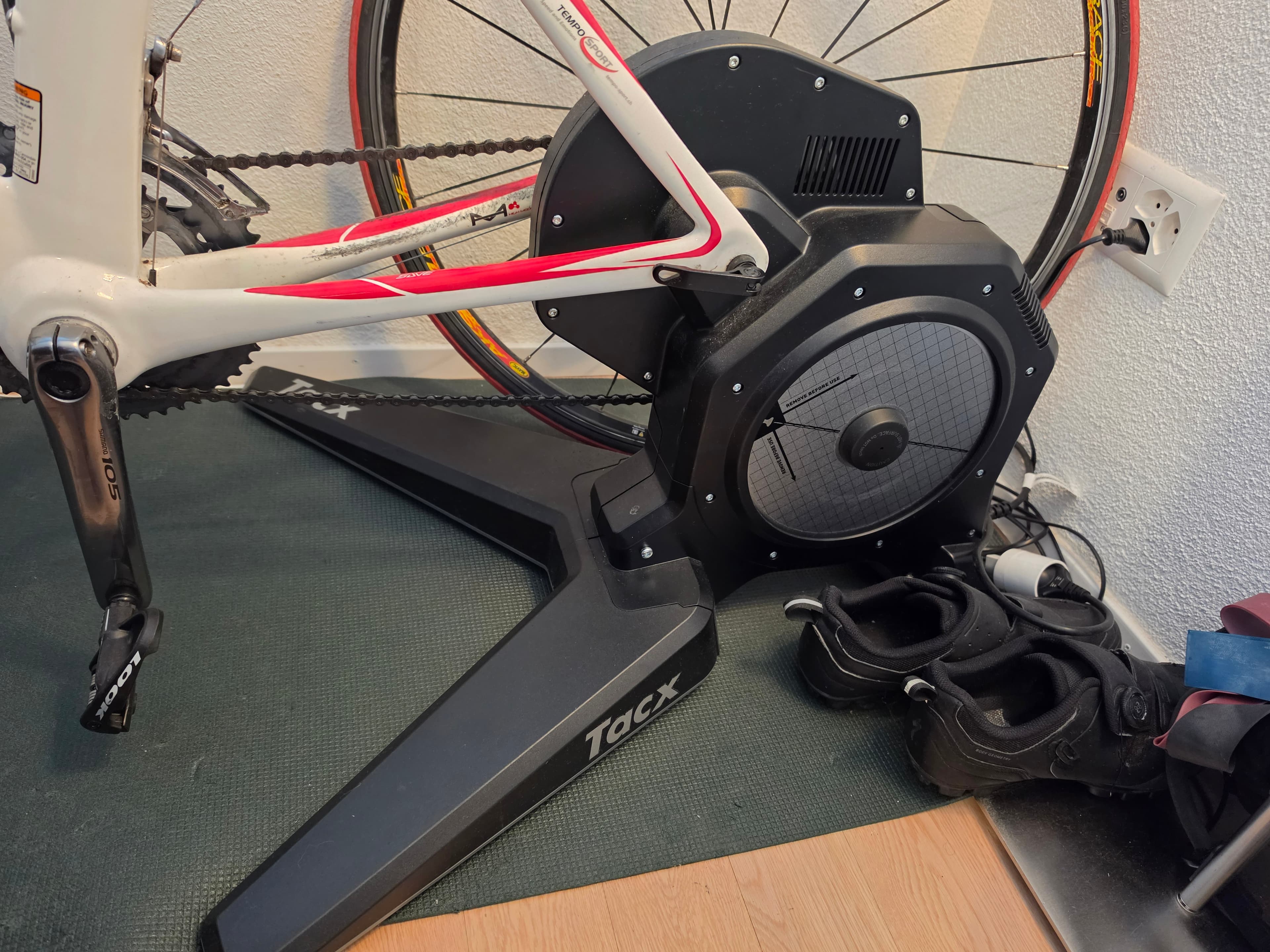 Garmin Tacx Flux S Smart T2900S zum Testen in Glattpark (Opfikon)