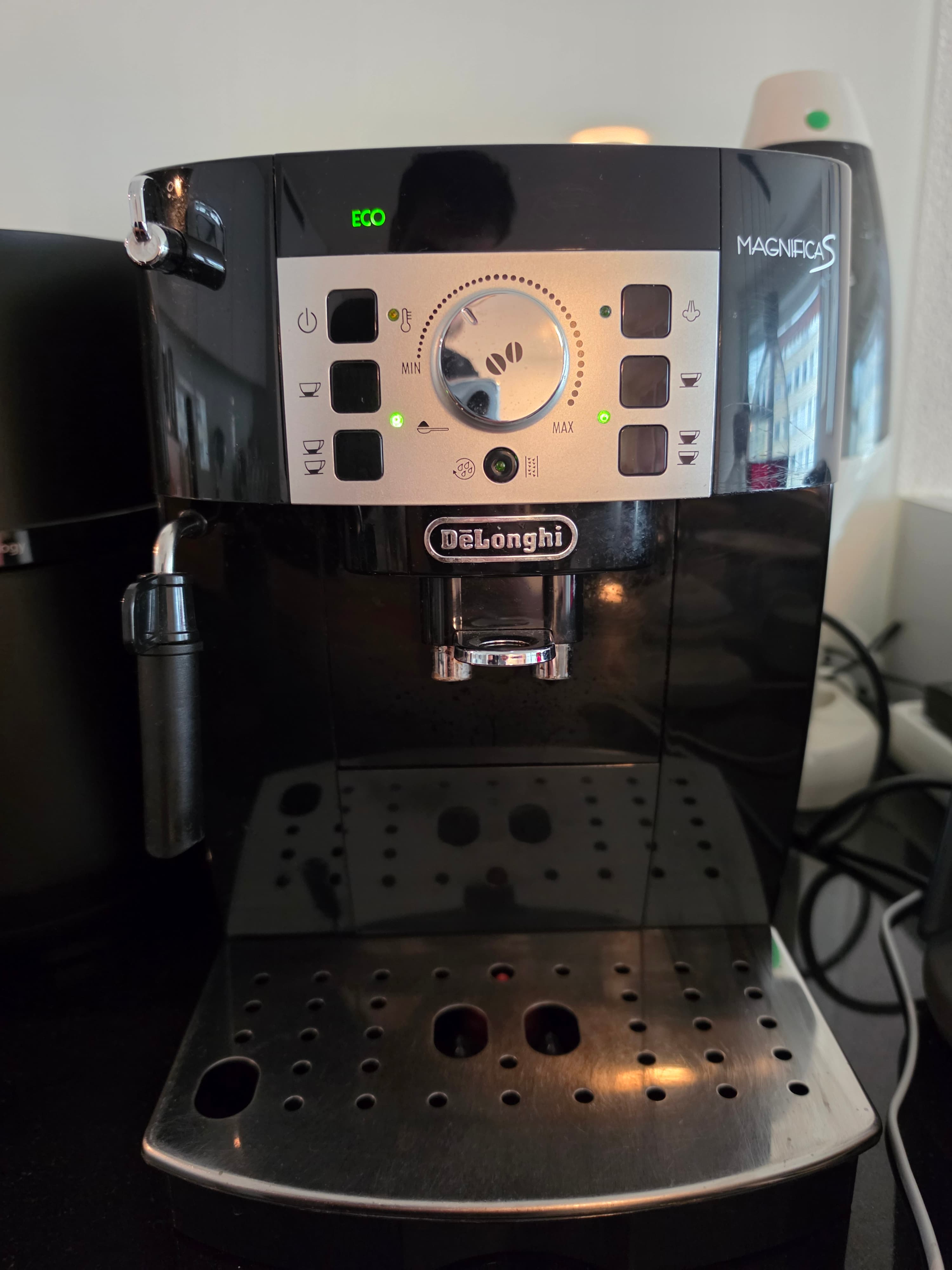 De'Longhi Magnifica S zum Testen in Glattpark (Opfikon)